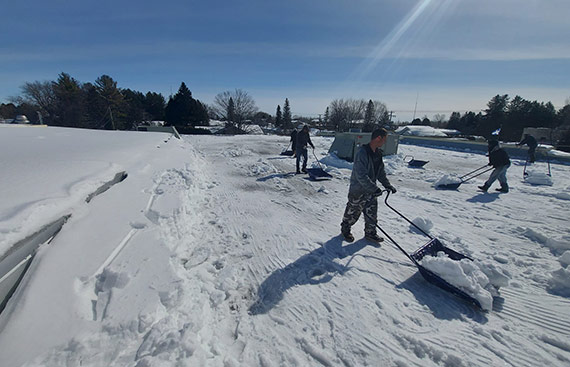 Déneigement rapide de toiture à Vanier