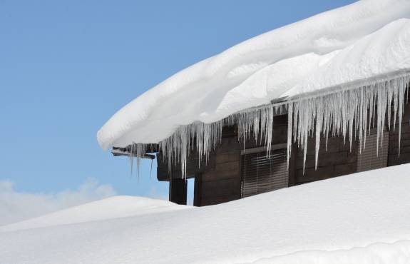 Déneigement rapide de toiture à Charlesbourg